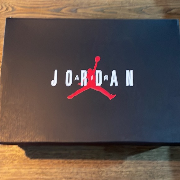 Jordan Retro 11 Low “72-10” size YOUTH 5 / W 6.5 - Picture 6 of 7